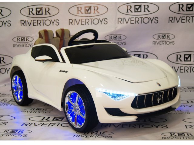 Электромобиль RiverToys Maserati A005AA с дистанционным управлением белый